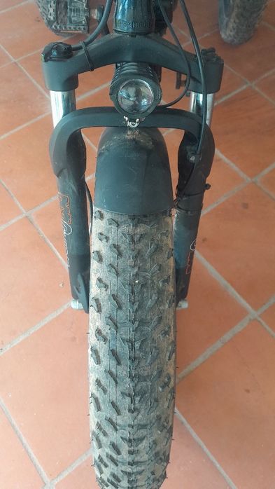 Tribke em muito bom estado da marca rodar dobrável