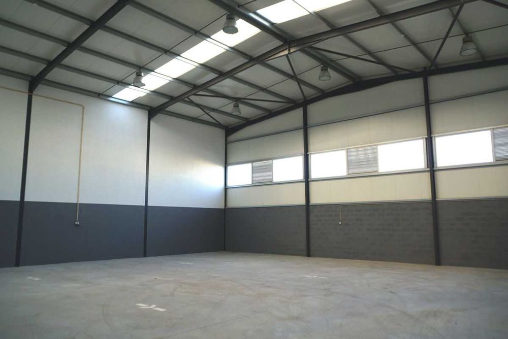 Armazém / Pavilhão - Indústria ou Comércio em Ermesinde - Valongo