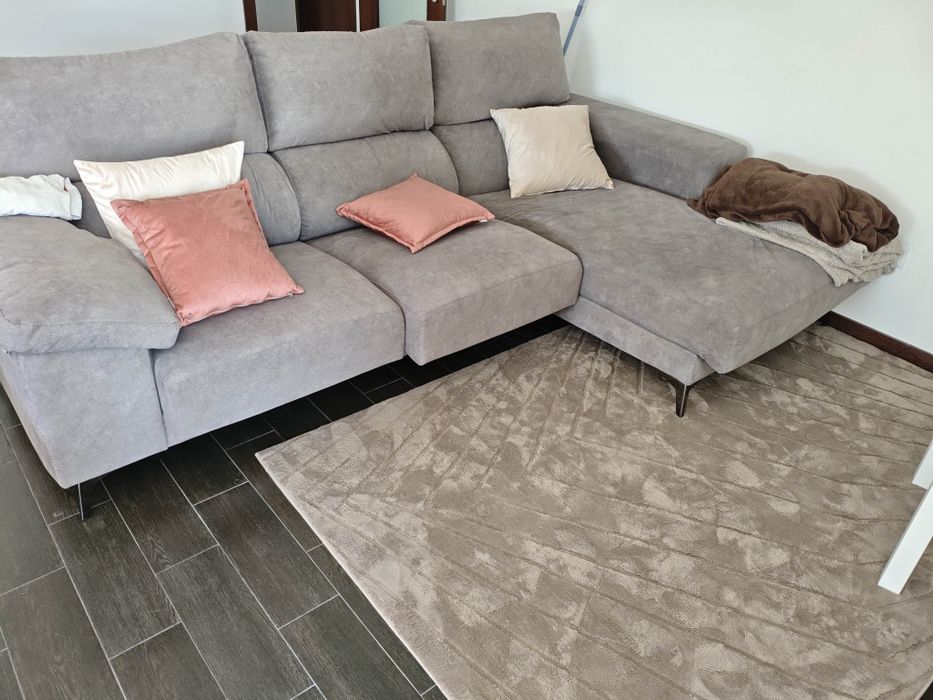 Sofá com  chaise longue