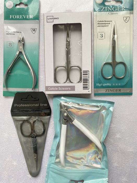 Маникюрные ножницы для кутикулы и кусачки.