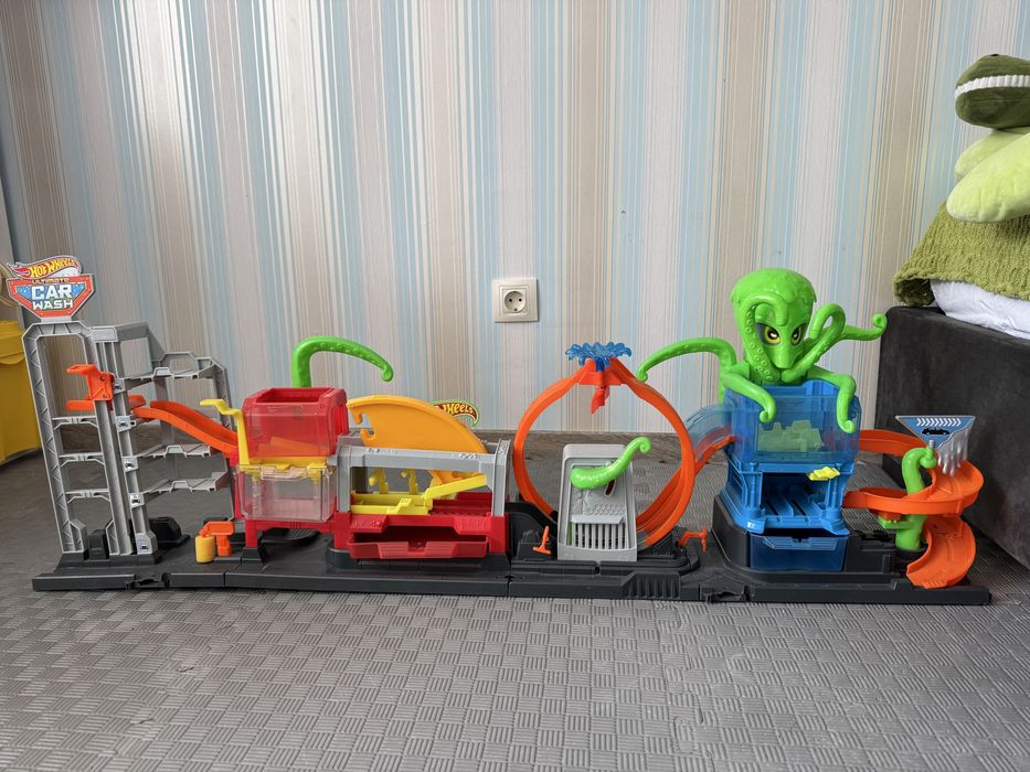 Трек Hot Wheels автомийка восьминіг