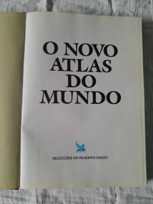 Livro "O Novo Atlas do Mundo" de 1990