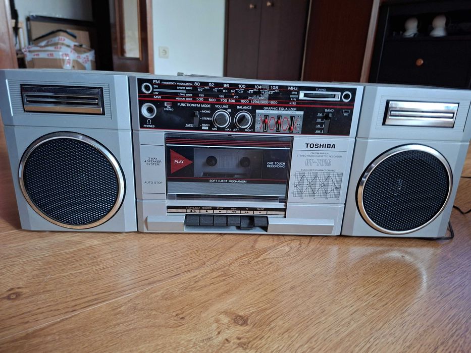 Rádio antigo Toshiba