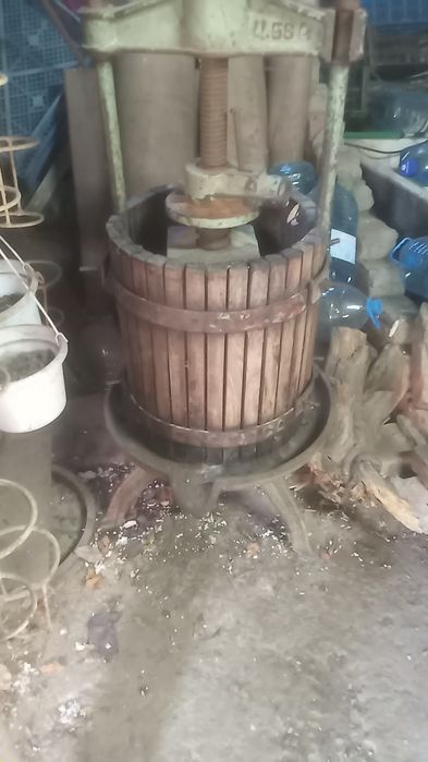 Продам прес для вина