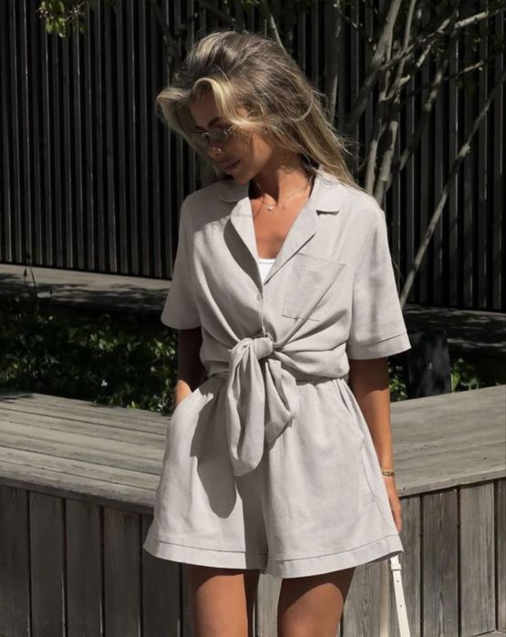 Жіночий лляний костюм