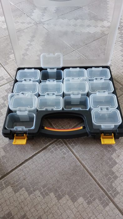 Caixa para arrumação com 14 divisões individuais