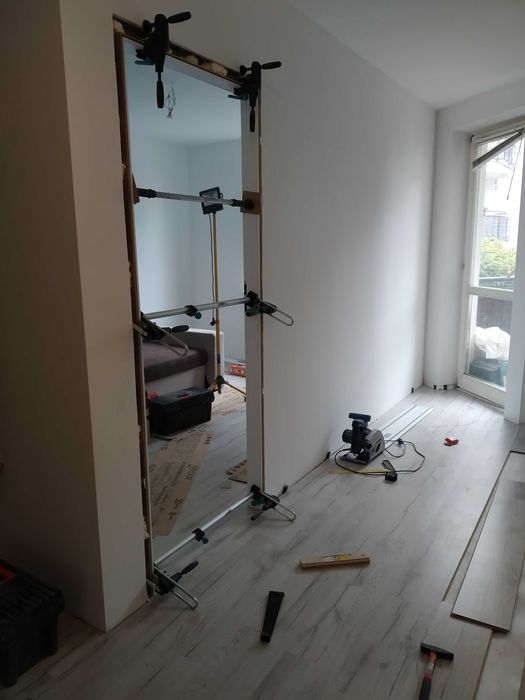 Szpachlowanie, malowanie, układanie paneli ,,