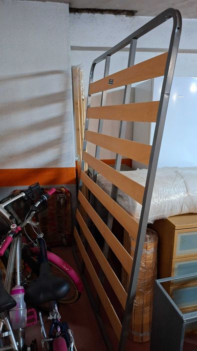 Estrado de casal com seis pés