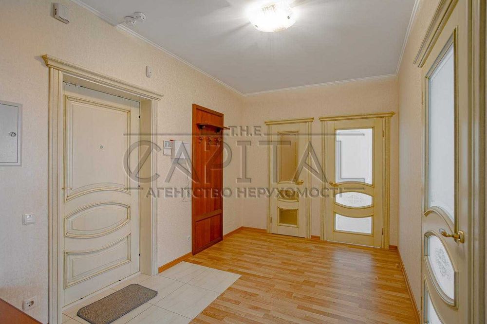 Apartment in Kyiv - More