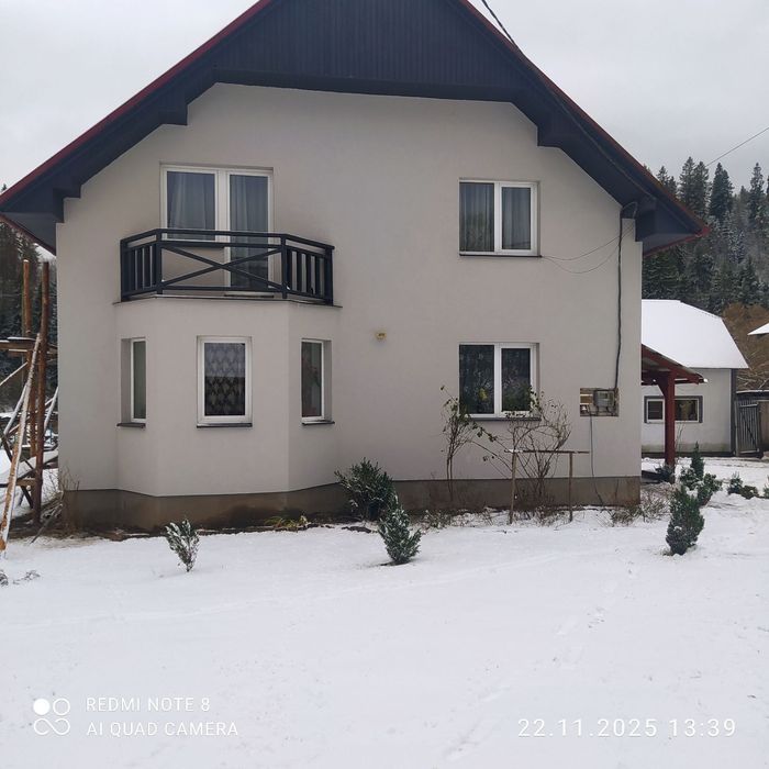 Відпочинок в мальовничому місці на березі річки у селі Ізки