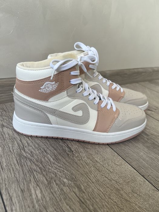 Кросівки ( високі) жіночі