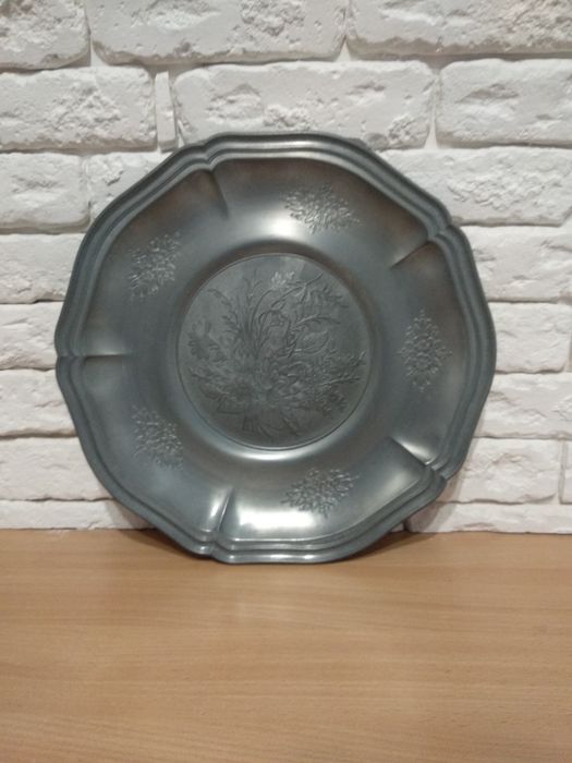 Тарилки настінні з олова виробництва Німеччини