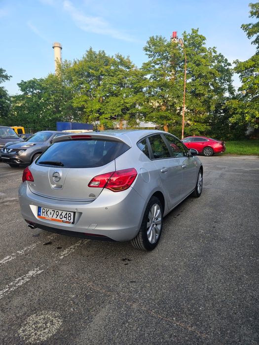 Wynajem samochodu Opel Astra