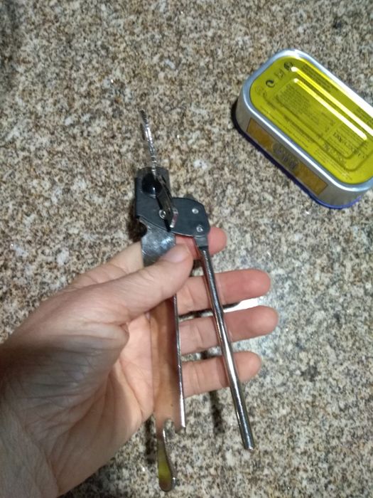 Corta  queijo novo /Abre-latas