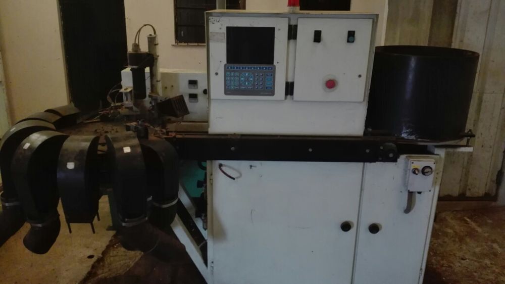 Maquina de escolher discos de cortiça