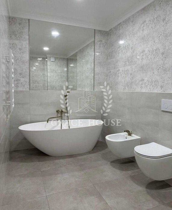 Новий котедж на БЕРЕЗІ ОЗЕРА з РЕМОНТОМ, з охороною у КМ. с. Романків