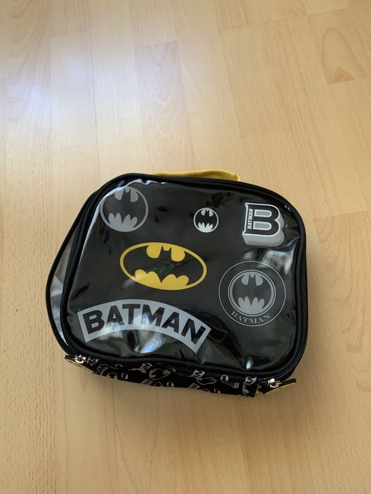 Lancheira Batman usada