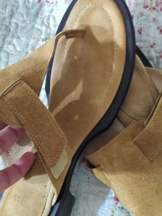 Chinelos mango usados uma vez