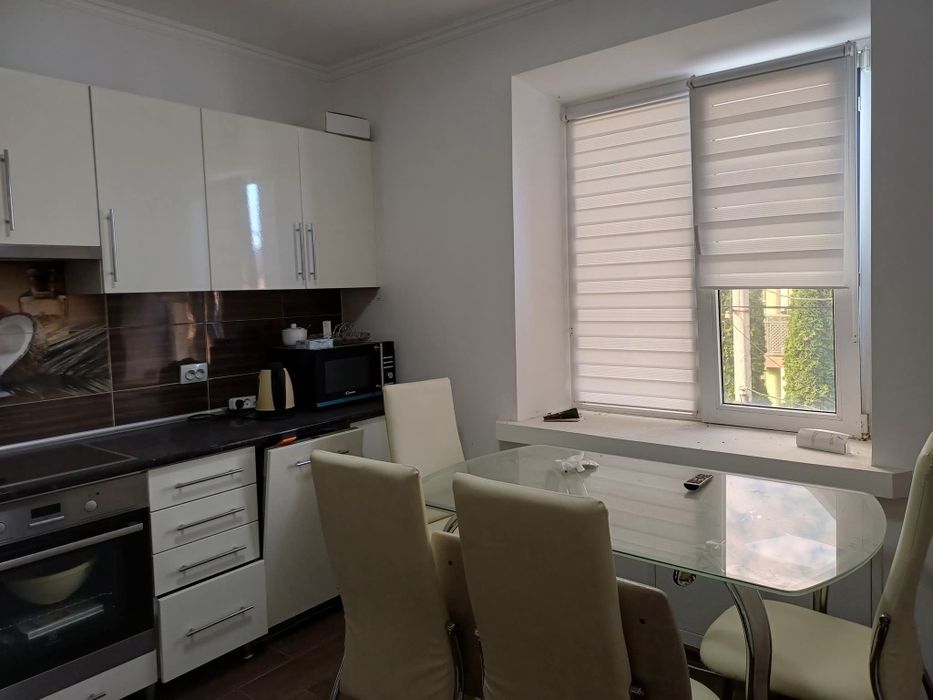 М. Новоселиця. Продається 3-кімнатна квартира