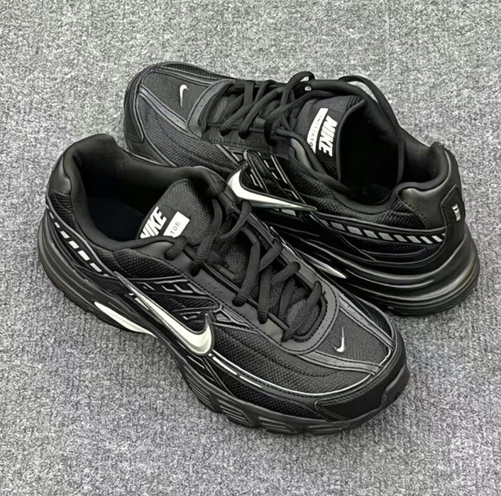 Nike Initiator чорні кросівки розмір 43 нові