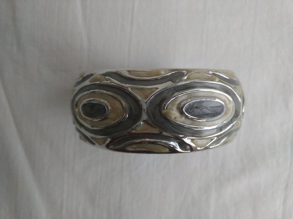 Pulseira cinzenta e branca, como nova