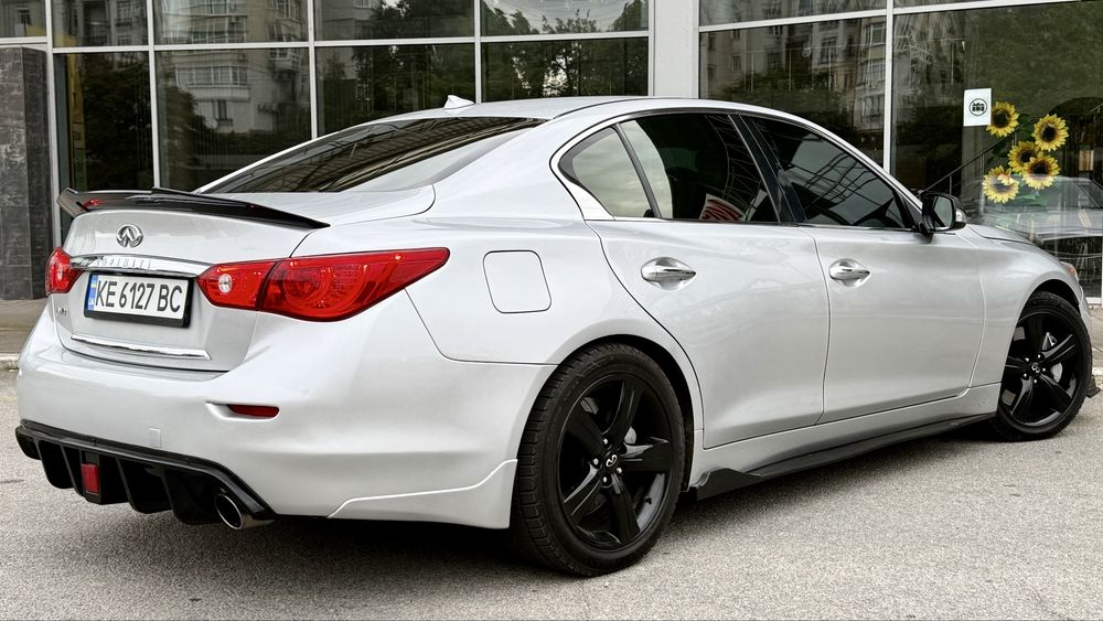 Продам Infiniti Q50   Полный привод 3,7 Газ/Бензин