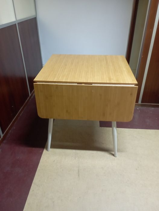 Mesa  de cozinha com abas