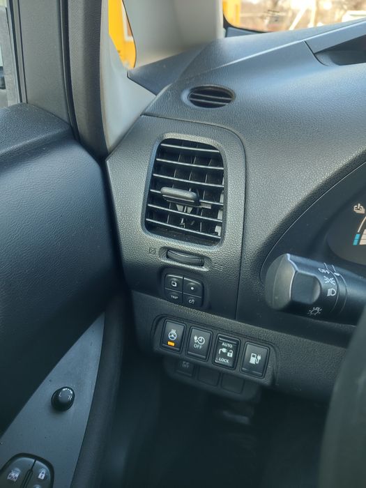 Nissan leaf электромобиль