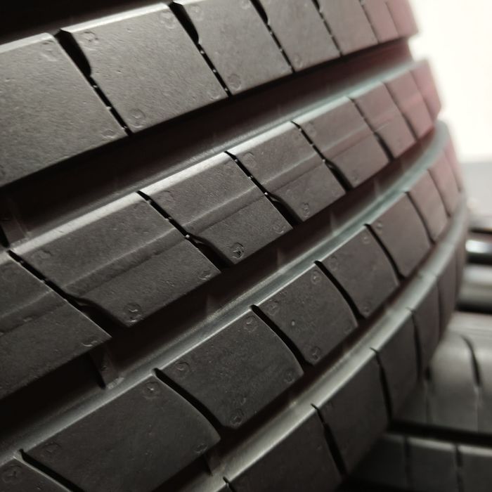 225/40/19 XL Sprzedam parę opon letnich Goodyear