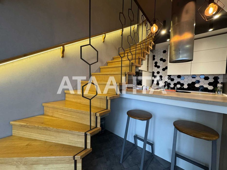 Продається затишна трьохкімнатна квартира-студія в ЖК  Парус.