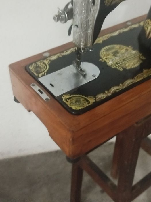 Maquina de costura antiga