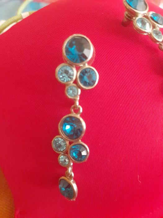 Продам сережкі дужк яскаві і гарні