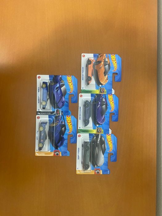 Hot wheels 85 unidades