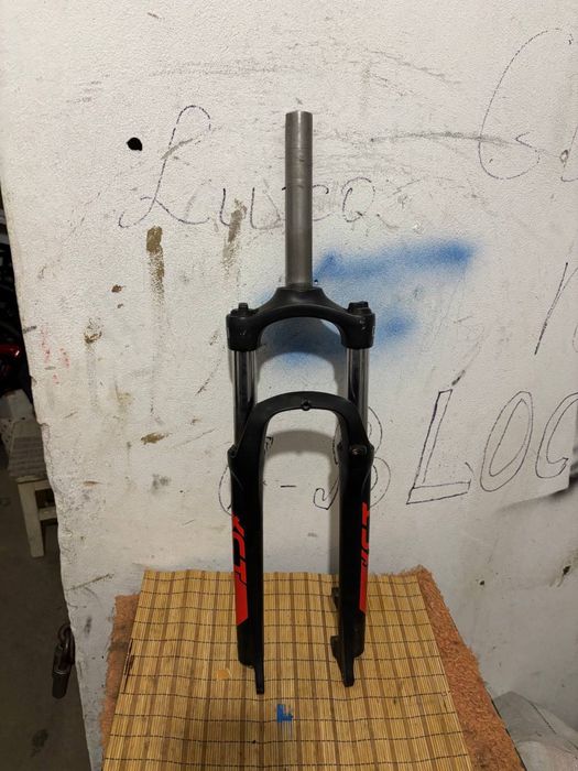 Вилка велосипедна Suntour xct 26