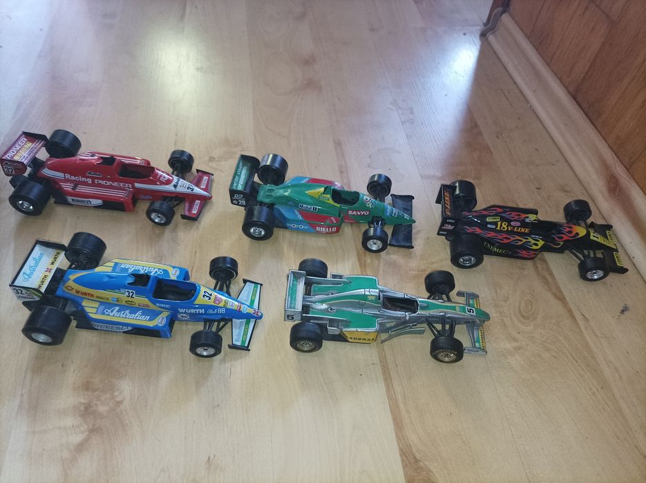 Pięć modeli bolidów F1 w skali 1:24
