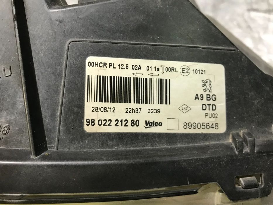 ÓTICA / FAROL PEUGEOT 208 - DIREITA - 9802221280