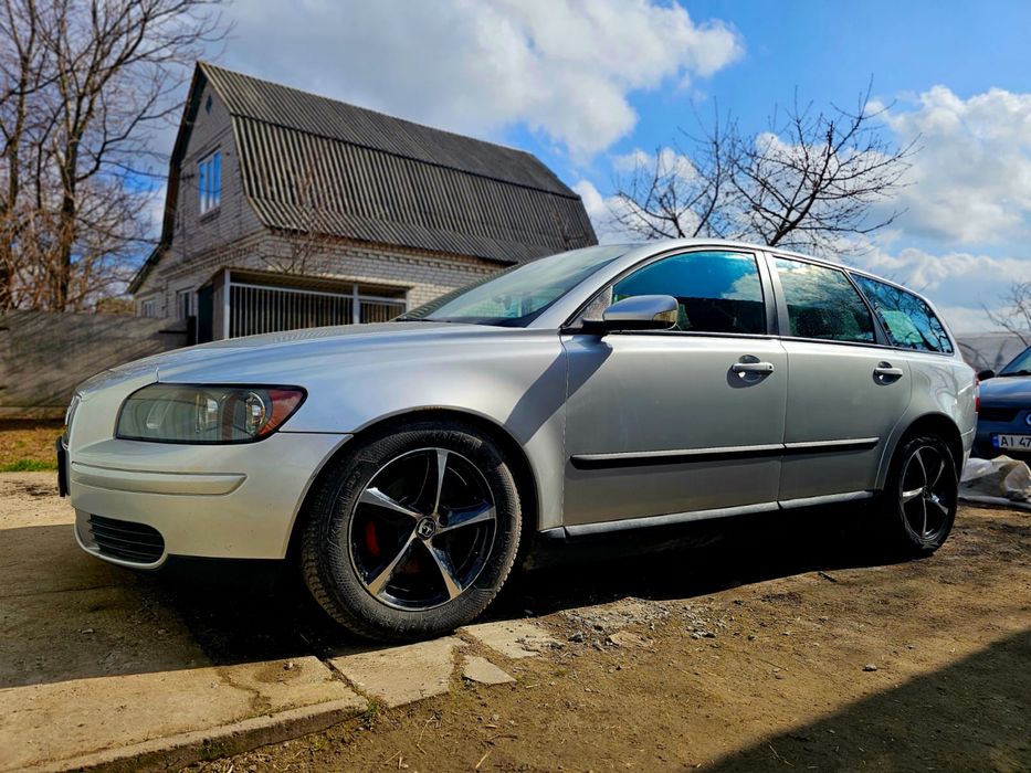 Терміново продам надійний Volvo v50 1.6D