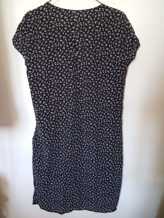 Vestido Caroll tamanho 42 flores, com bolsos