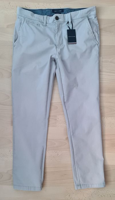 Spodnie chinosy męskie tommy hilfiger.