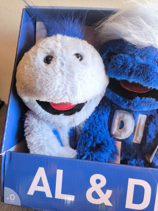 Pelúcias Al & Di
Conjunto de pelúcias Al & Di.

- Pelúcia azul com cab