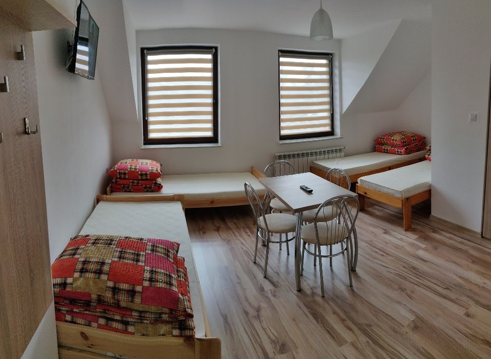 Tanie Noclegi / Pokoje / Kwatera Pracownicza k. Piotrków Trybunalski