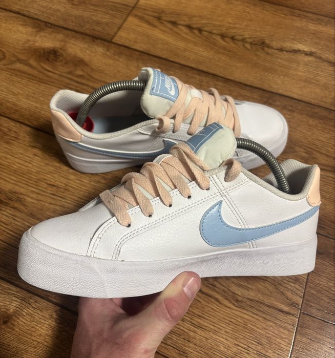 Nike Court Royale 37.5 розмір