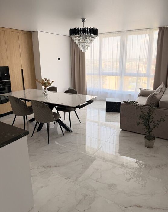 Продаж 3к квартири 100 кв. м на просп. Бандери Степана