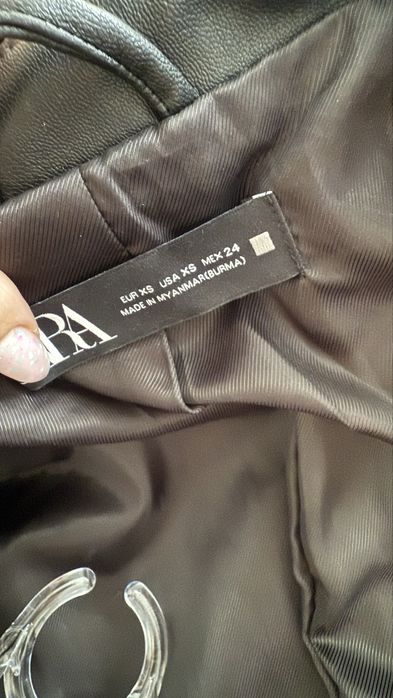 жіноча Zara косуха куртка жакет бомбер