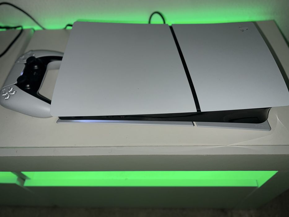 PS5 1TB (Estado de Loja) | Edição Plug & Play + 206 Jogos + Free Shop Integrada