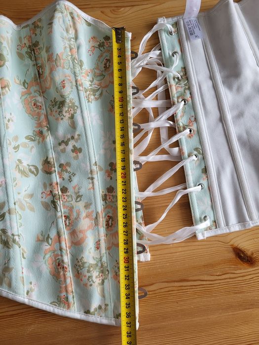 Квітчатий корсет на кісточках