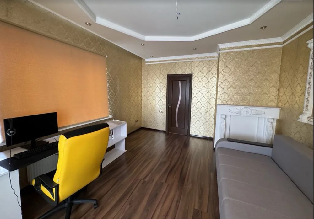 Продаж двоповерхового будинку в Центрі! Є світло