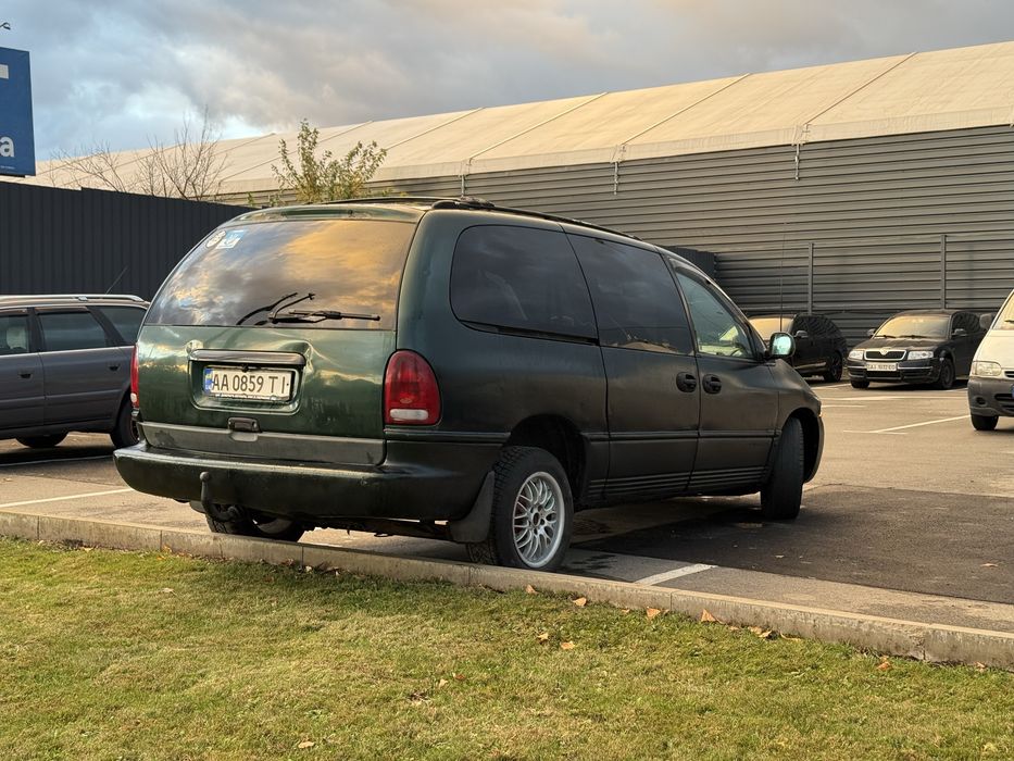 Chrysler town-country