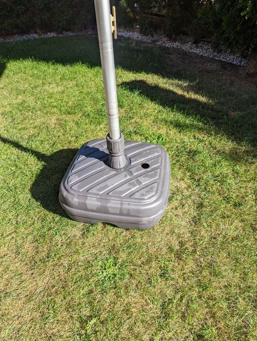Szklany stół i parasol na taras lub ogrodu
