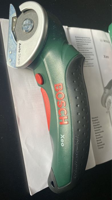 Cortador universal sem fio XEO BOSCH